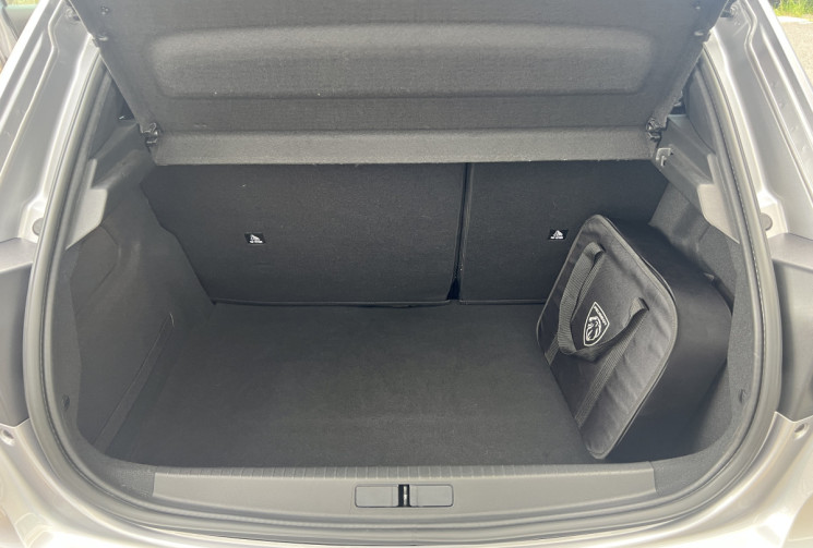 Peugeot 208  II (P21) e-208 100kW 136 cv GT