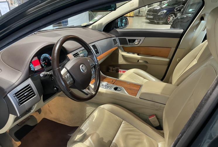 Jaguar XF 3.0 V6 240 ch Luxe