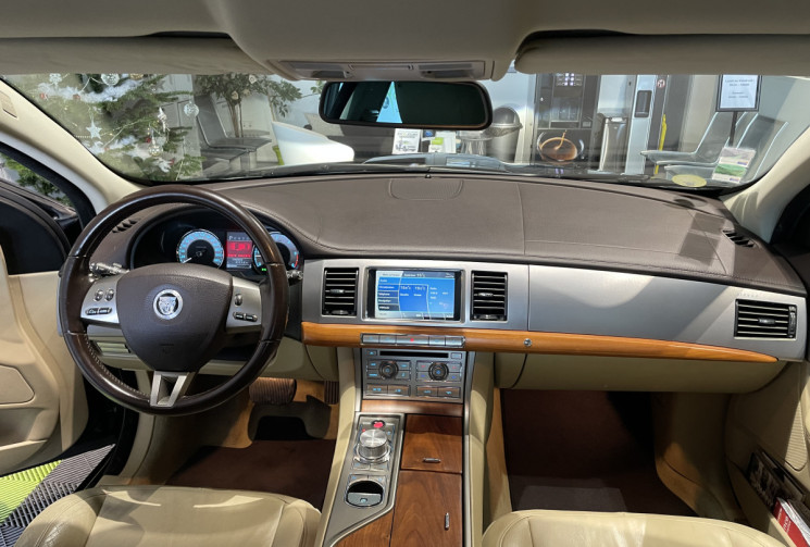 Jaguar XF 3.0 V6 240 ch Luxe