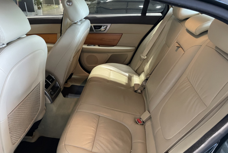 Jaguar XF 3.0 V6 240 ch Luxe