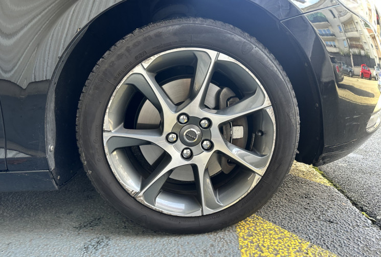 VOLVO V40 120 GEARTRONIC