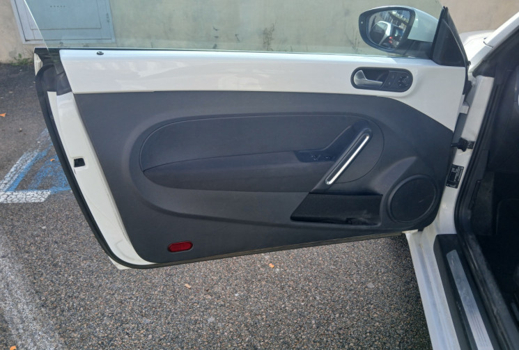 VOLKSWAGEN COCCINELLE  II Coccinelle Cabriolet 1.6 TDI 105 GARANTIE 6 MOIS 