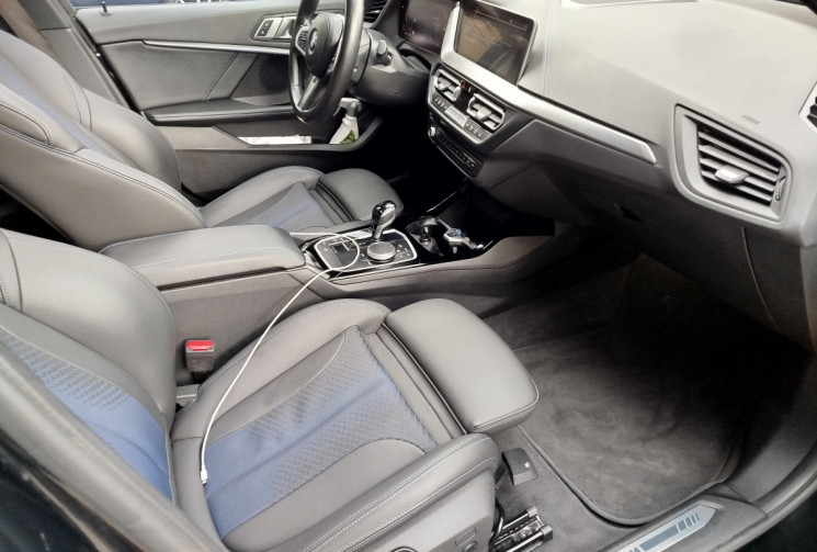 BMW Série 1 F40 120 i 2.0 178 ch Pack M / TOIT OUVRANT PANORAMIQUE 