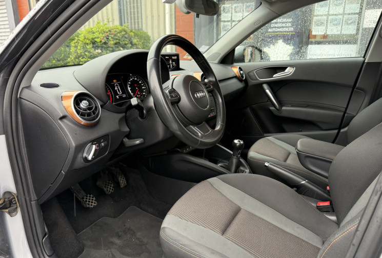 Audi A1 1.6 TDI 116 Sportback Ambiente / LED / SIEGES CHAUFFANTS
