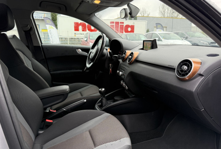 Audi A1 1.6 TDI 116 Sportback Ambiente / LED / SIEGES CHAUFFANTS
