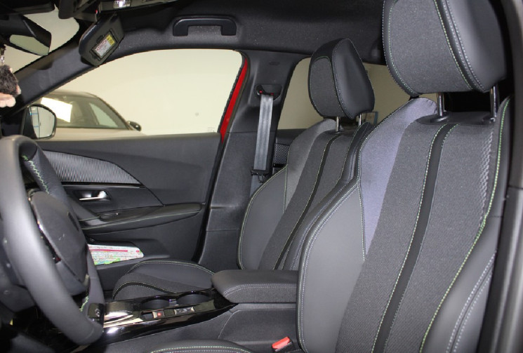 Peugeot 2008 136 Dsc-6 GT HYBRIDE Seulement 2 900 km !!!!!
