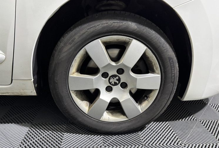 Peugeot 5008 PHASE 2 1.6 E-HDI 120 ACTIVE 