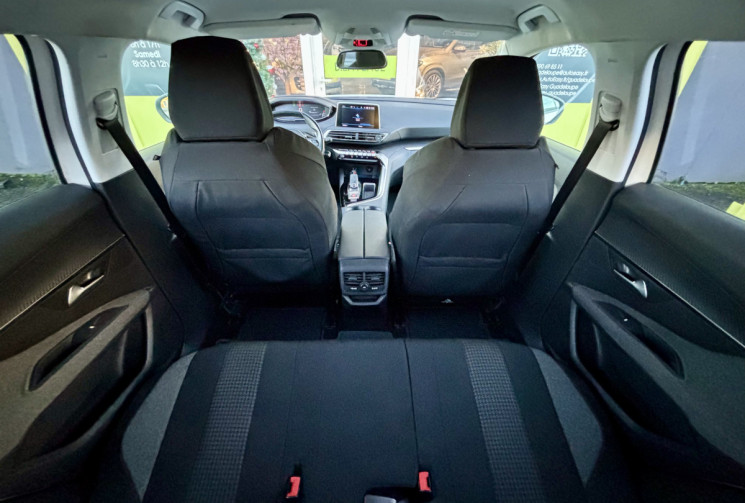 PEUGEOT 3008 1.2 PureTech 130 cv Active S&S EAT8 6cv // Peu kilométré // Courroie de distri neuve