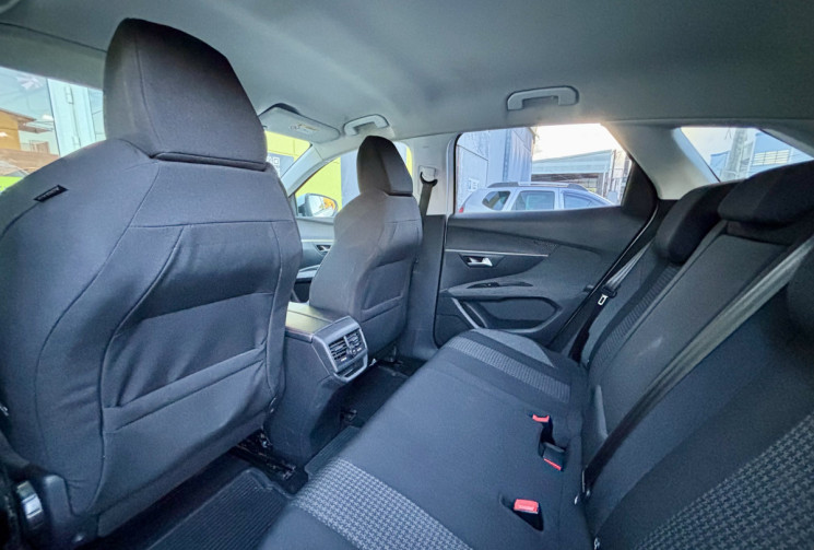 PEUGEOT 3008 1.2 PureTech 130 cv Active S&S EAT8 6cv // Peu kilométré // Courroie de distri neuve