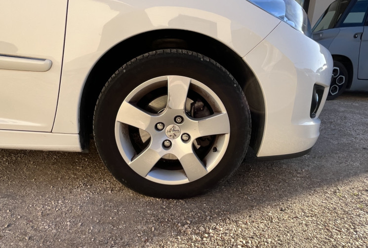 Peugeot 207 1.6 VTi ALLURE 120 ch / CT VIERGE / 100200KM