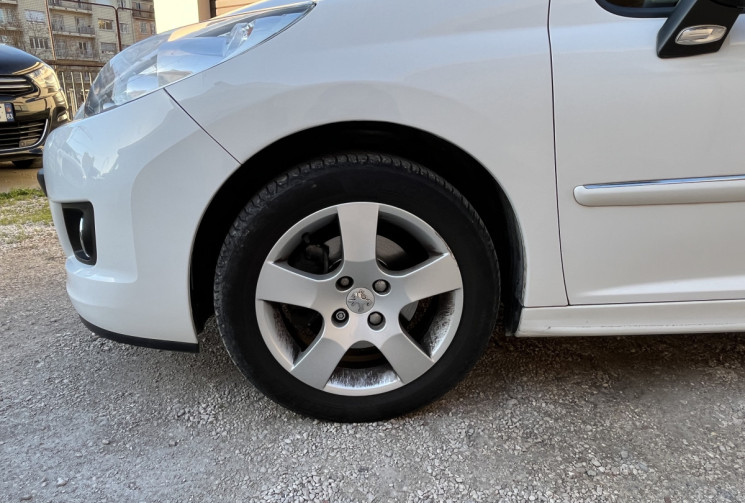 Peugeot 207 1.6 VTi ALLURE 120 ch / CT VIERGE / 100200KM