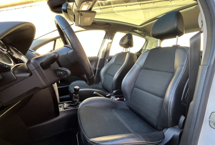 Peugeot 207 1.6 VTi ALLURE 120 ch / CT VIERGE / 100200KM