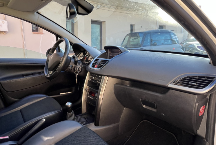 Peugeot 207 1.6 VTi ALLURE 120 ch / CT VIERGE / 100200KM