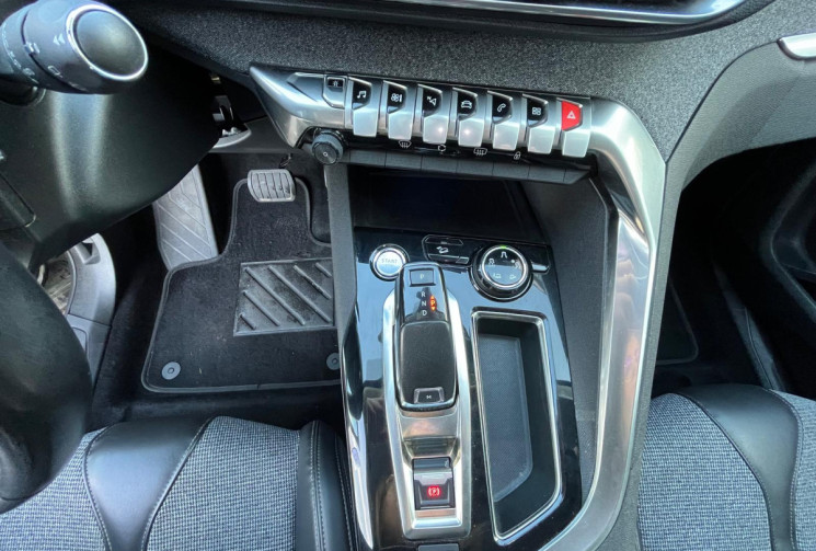 PEUGEOT 3008 II BOITE AUTO 1.5 HDI 130CV EAT8 ALLURE  (GPS - CAMERA - CARPLAY) - GARANTIE 12 MOIS