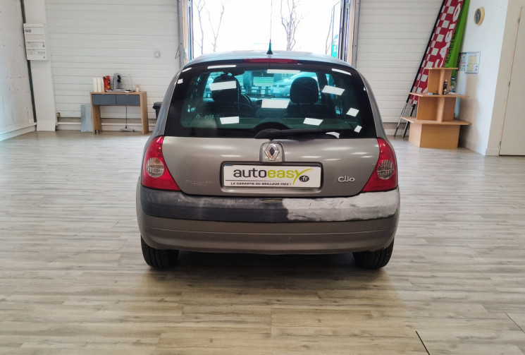 Renault Clio II 3 Portes Phase 2 1.5 dCi 65 cv AUTHENTIQUE 