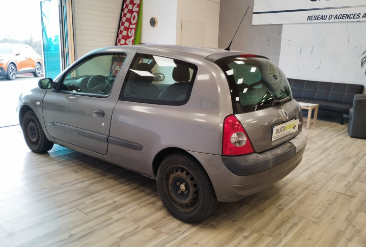 Renault Clio II 3 Portes Phase 2 1.5 dCi 65 cv AUTHENTIQUE 