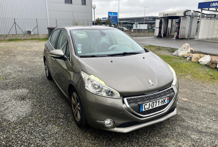 PEUGEOT 208 Allure 1.6l VTI 120