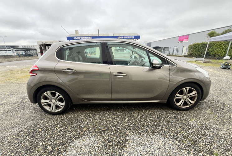 PEUGEOT 208 Allure 1.6l VTI 120