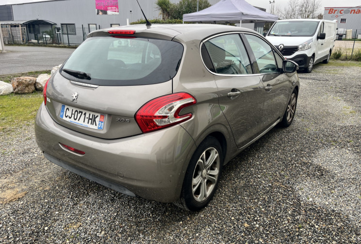 PEUGEOT 208 Allure 1.6l VTI 120