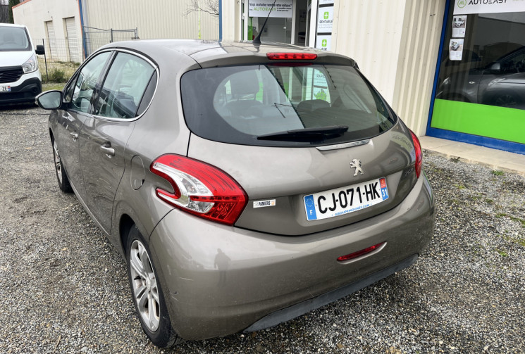 PEUGEOT 208 Allure 1.6l VTI 120