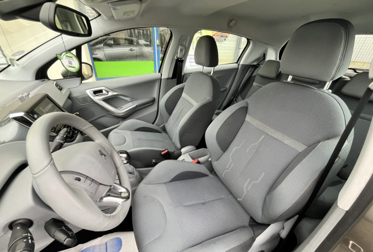 PEUGEOT 208 Allure 1.6l VTI 120