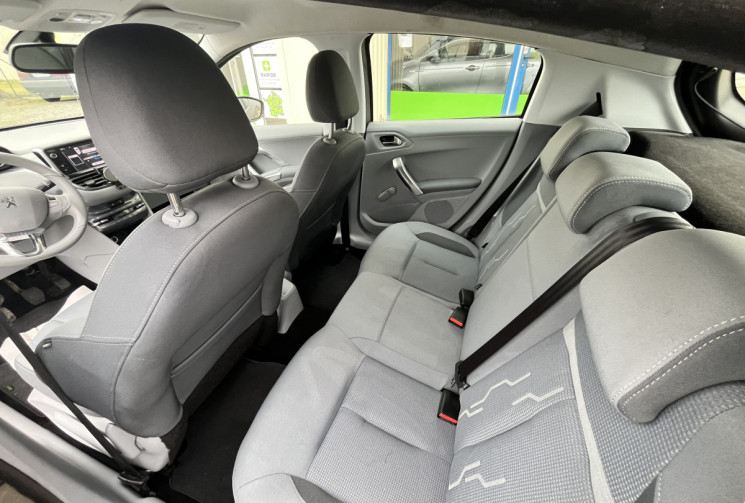 PEUGEOT 208 Allure 1.6l VTI 120