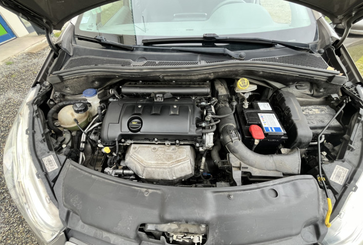 PEUGEOT 208 Allure 1.6l VTI 120