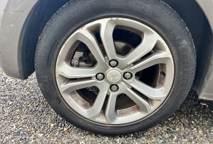 PEUGEOT 208 Allure 1.6l VTI 120