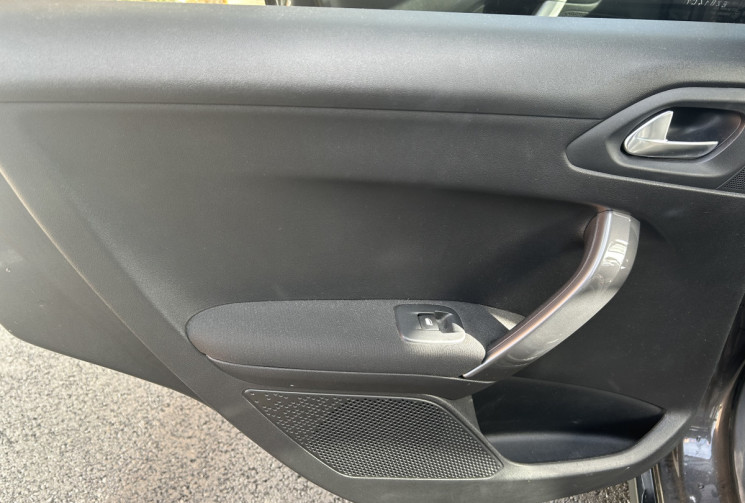 Peugeot 2008 Style 1.2 VTI  82 cv