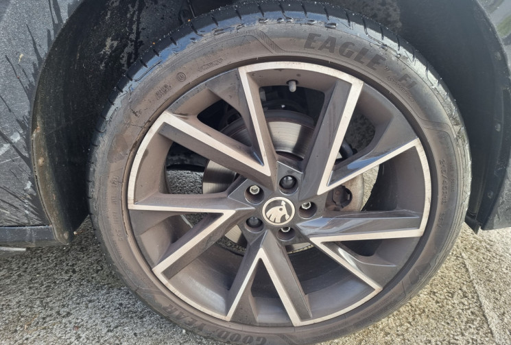 SKODA KAMIQ Monte-Carlo1.0 TSI Evo 110ch DSG7 * toit panoramique * carplay * sièges sport *         