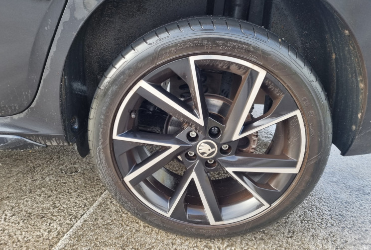 SKODA KAMIQ Monte-Carlo1.0 TSI Evo 110ch DSG7 * toit panoramique * carplay * sièges sport *         