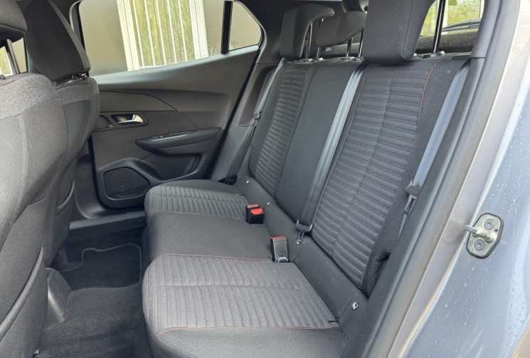 PEUGEOT 2008 Active Business 130 ch EAT8 / Carplay / Entretien complet Peugeot / Garantie 6 mois
