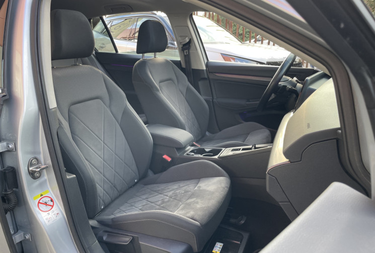 Volkswagen Golf 8 1.5 eTSi Hybride DSG7 150 cv STYLE / Toit Ouvrant / Parfait État / Suivi