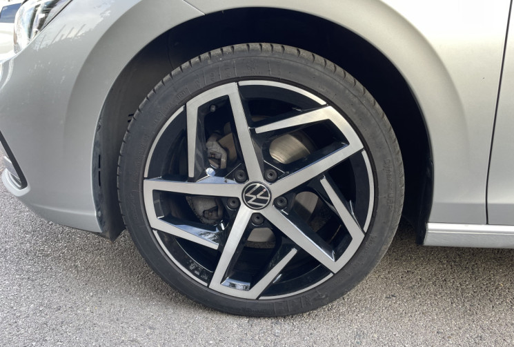 Volkswagen Golf 8 1.5 eTSi Hybride DSG7 150 cv STYLE / Toit Ouvrant / Parfait État / Suivi