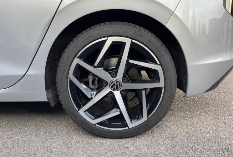Volkswagen Golf 8 1.5 eTSi Hybride DSG7 150 cv STYLE / Toit Ouvrant / Parfait État / Suivi