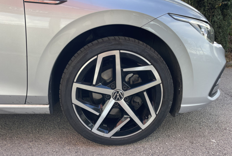 Volkswagen Golf 8 1.5 eTSi Hybride DSG7 150 cv STYLE / Toit Ouvrant / Parfait État / Suivi
