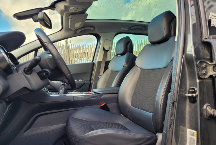 Peugeot 3008 1.6 BLUE HDI 120 CH ALLURE ATTELAGE
