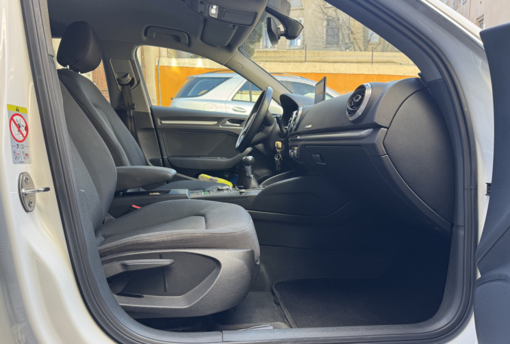 AUDI A3 SPORTBACK ambiante 1.0 tfsi 116 cv / TEL / REGULATEUR ADAPTATIF / SIEGES CHAUFFANT 
