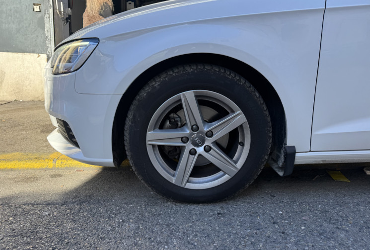 AUDI A3 SPORTBACK ambiante 1.0 tfsi 116 cv / TEL / REGULATEUR ADAPTATIF / SIEGES CHAUFFANT 