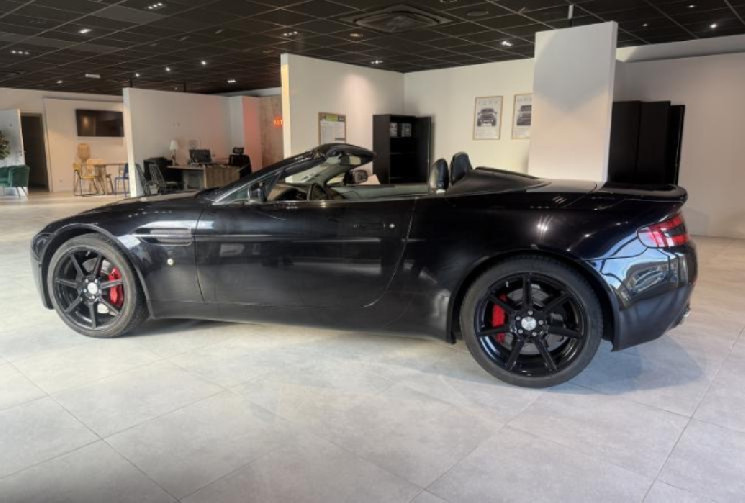 Aston Martin VANTAGE ROADSTER /  V8 / 4.3 / 385 CH 