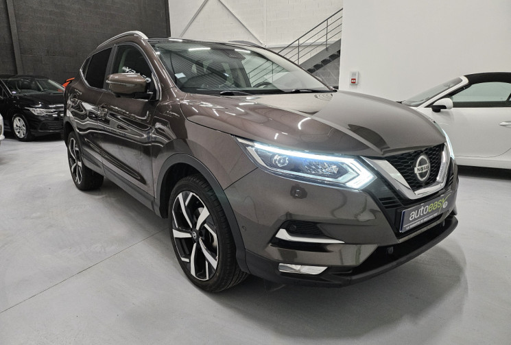 NISSAN QASHQAI 1.7 dCi 150 cv Tekna / toit pano 
