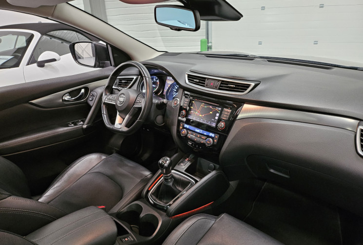 NISSAN QASHQAI 1.7 dCi 150 cv Tekna / toit pano 