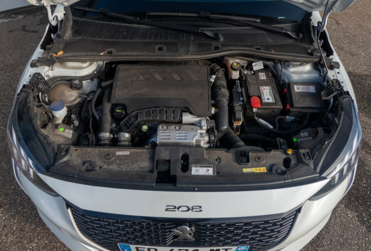 PEUGEOT 208 1.2 PureTech 130 GT-Line BVA Suivi complet Peugeot