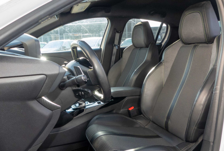 PEUGEOT 208 1.2 PureTech 130 GT-Line BVA Suivi complet Peugeot