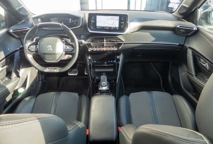 PEUGEOT 208 1.2 PureTech 130 GT-Line BVA Suivi complet Peugeot