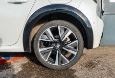 PEUGEOT 208 1.2 PureTech 130 GT-Line BVA Suivi complet Peugeot