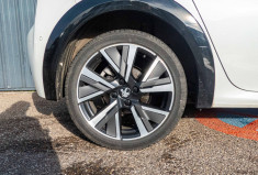 PEUGEOT 208 1.2 PureTech 130 GT-Line BVA Suivi complet Peugeot