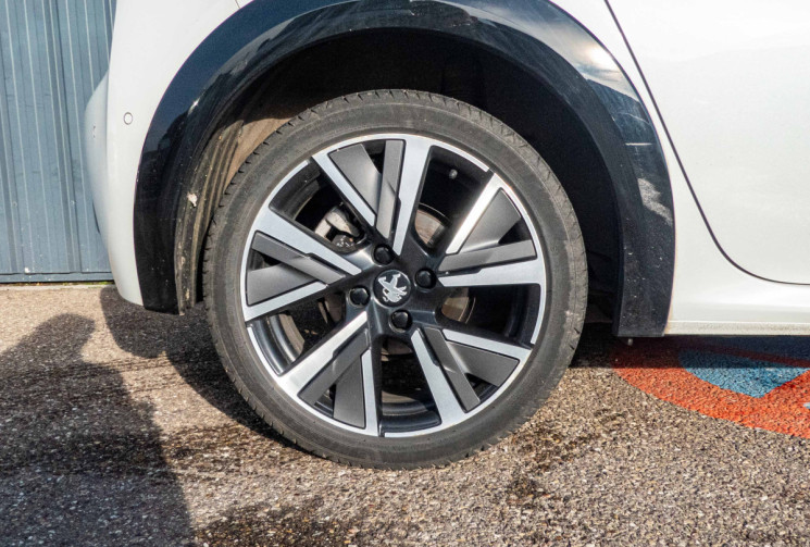 PEUGEOT 208 1.2 PureTech 130 GT-Line BVA Suivi complet Peugeot