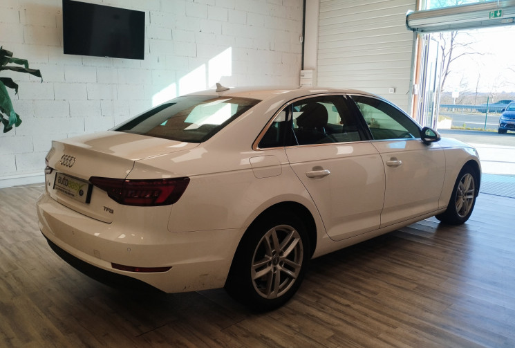 Audi A4 S line 1.4 TFSI 150ch S tronic 7 Limousine * CT VIERGE *