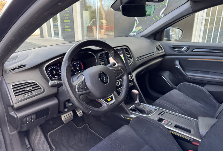 RENAULT MEGANE 4 IV Phase 2 RS Line 1.5 Blue dCi 115 ch EDC7 / Cockpit / Attelage / Camera